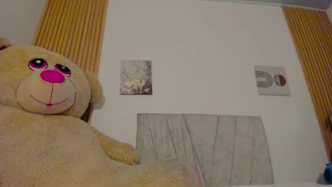 Snapshot of emilylittle___ chatting on 04-15-26, 05:53 EMI online show from 04-15-26, 05:53