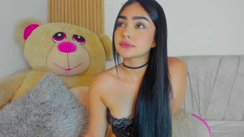 Snapshot of emilylittle___ chatting on 04-20-26, 10:33 EMI online show from 04-20-26, 10:33