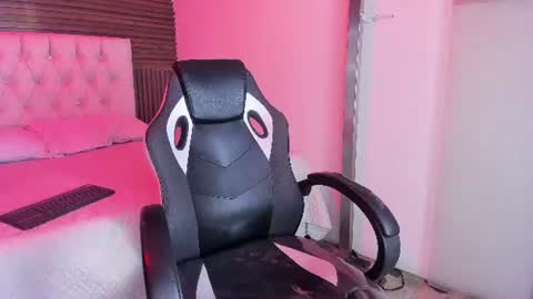 emilymora1_ online show from 06-26-26, 05:45
