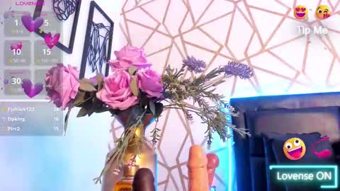 Snapshot of emilyrosee1 chatting on 02-16-25, 03:26 online show from 02-16-25, 03:26