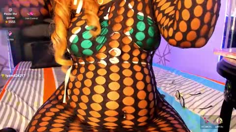 Snapshot of emilyrosee1 chatting on 03-05-25, 02:46 online show from 03-05-25, 02:46