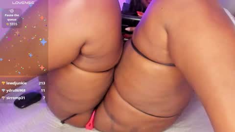 Snapshot of emilyrosee1 chatting on 10-08-25, 06:16 online show from 10-08-25, 06:16