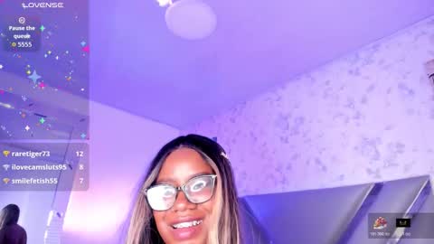 Snapshot of emilyrosee1 chatting on 10-21-25, 07:25 online show from 10-21-25, 07:25