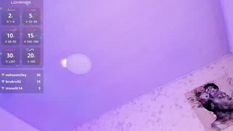 Snapshot of emilyrosee1 chatting on 10-29-25, 05:14 online show from 10-29-25, 05:14