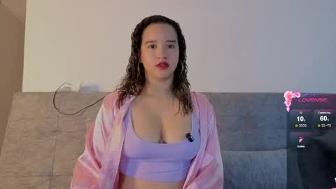 Snapshot of emilyrousex chatting on 04-23-26, 02:52 emilyrousex online show from 04-23-26, 02:52
