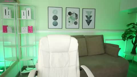 Emily Turner  online show from 06-24-26, 07:13