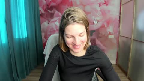 Snapshot of emilywalkers chatting on 12-13-24, 07:58 EmilyWalkers online show from 12-13-24, 07:58
