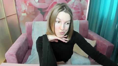 Snapshot of emilywalkers chatting on 12-19-24, 10:13 EmilyWalkers online show from 12-19-24, 10:13