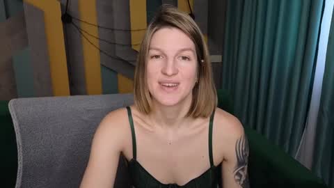 Snapshot of emilywalkers chatting on 12-22-24, 10:38 EmilyWalkers online show from 12-22-24, 10:38