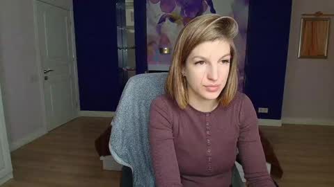 Snapshot of emilywalkers chatting on 12-23-24, 08:00 EmilyWalkers online show from 12-23-24, 08:00