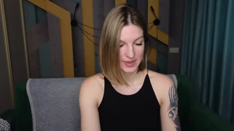 Snapshot of emilywalkers chatting on 12-27-24, 08:02 EmilyWalkers online show from 12-27-24, 08:02