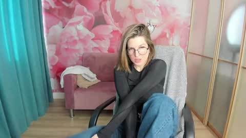Snapshot of emilywalkers chatting on 01-03-25, 09:58 EmilyWalkers online show from 01-03-25, 09:58