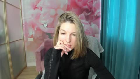 Snapshot of emilywalkers chatting on 01-05-25, 07:07 EmilyWalkers online show from 01-05-25, 07:07