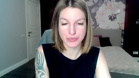 Snapshot of emilywalkers chatting on 01-15-25, 07:37 EmilyWalkers online show from 01-15-25, 07:37