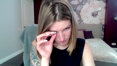 Snapshot of emilywalkers chatting on 01-15-25, 10:38 EmilyWalkers online show from 01-15-25, 10:38