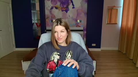 Snapshot of emilywalkers chatting on 01-19-25, 10:39 EmilyWalkers online show from 01-19-25, 10:39
