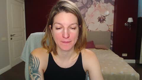 Snapshot of emilywalkers chatting on 01-22-25, 07:46 EmilyWalkers online show from 01-22-25, 07:46