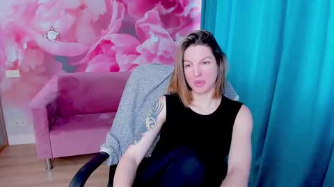 Snapshot of emilywalkers chatting on 02-10-25, 08:09 EmilyWalkers online show from 02-10-25, 08:09