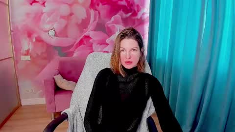 Snapshot of emilywalkers chatting on 02-17-25, 07:58 EmilyWalkers online show from 02-17-25, 07:58