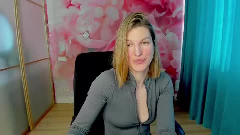 Snapshot of emilywalkers chatting on 02-21-25, 10:39 EmilyWalkers online show from 02-21-25, 10:39