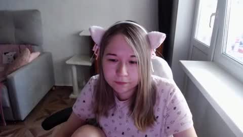Snapshot of emilyway chatting on 06-19-26, 10:52 emilyway online show from 06-19-26, 10:52