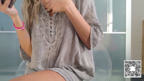 Snapshot of emilyweed chatting on 01-30-25, 08:43 Emily ----  online show from 01-30-25, 08:43