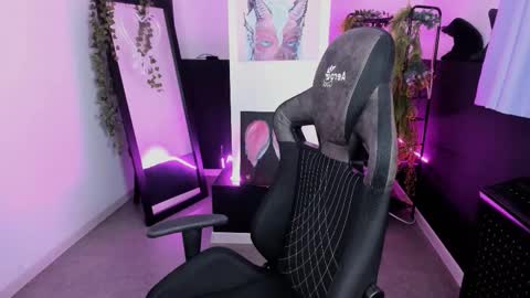 Emily online show from 10-25-25, 09:06