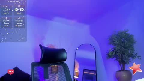 E M I L Y online show from 10-08-25, 12:25