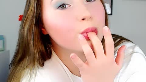 Snapshot of emilyxgrasez chatting on 12-11-24, 11:10 Emily online show from 12-11-24, 11:10