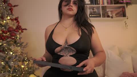 Snapshot of emilyxrose_ chatting on 12-12-24, 10:20 IG thickemmsss online show from 12-12-24, 10:20