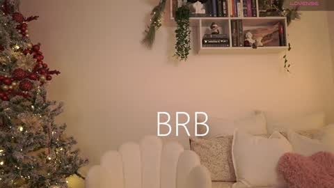 Snapshot of emilyxrose_ chatting on 12-14-24, 11:01 IG thickemmsss online show from 12-14-24, 11:01