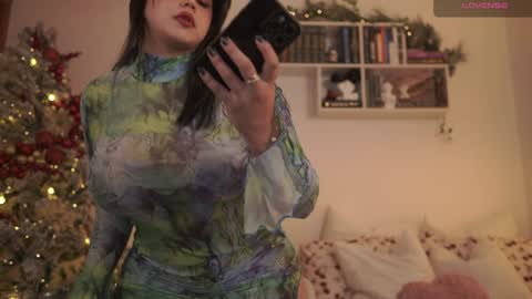 Snapshot of emilyxrose_ chatting on 12-26-24, 07:27 IG thickemmsss online show from 12-26-24, 07:27
