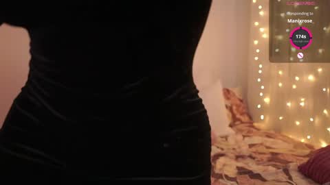 Snapshot of emilyxrose_ chatting on 02-06-25, 10:43 IG thickemmsss online show from 02-06-25, 10:43