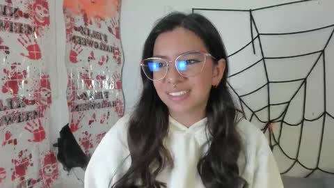 Snapshot of emilyy_cooperr chatting on 10-17-25, 12:19 emilyy_cooperr online show from 10-17-25, 12:19