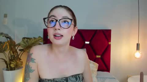 Emilyy Watson online show from 11-12-25, 12:33