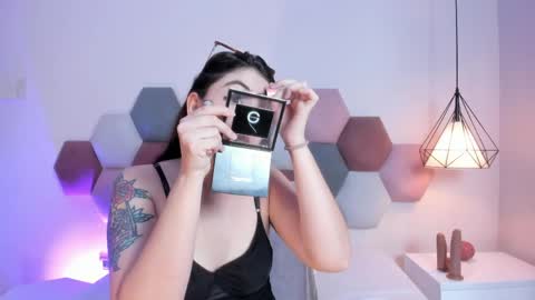 Snapshot of emilyywatson chatting on 05-14-26, 12:39 Emilyy Watson online show from 05-14-26, 12:39