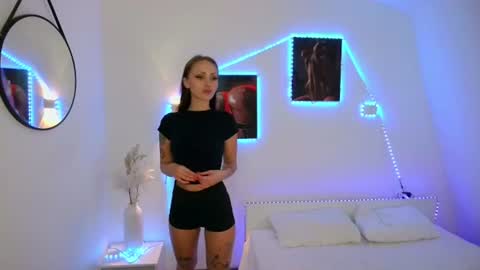 Snapshot of emiora chatting on 06-17-26, 08:28 Emily online show from 06-17-26, 08:28