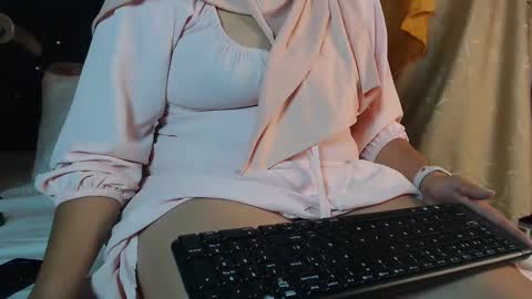 emira199 online show from 02-18-25, 08:49