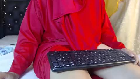 emira199 online show from 02-19-25, 08:44
