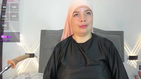 Snapshot of emira199 chatting on 10-10-25, 01:10 emira199 online show from 10-10-25, 01:10