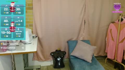 Snapshot of emitaa17228 chatting on 12-17-24, 12:12 emma online show from 12-17-24, 12:12