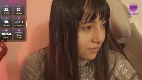 Snapshot of emitaa17228 chatting on 10-17-25, 08:33 emma online show from 10-17-25, 08:33