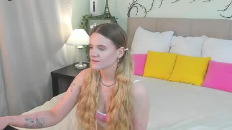 Snapshot of emma__peach chatting on 05-16-26, 10:36 emma__peach online show from 05-16-26, 10:36