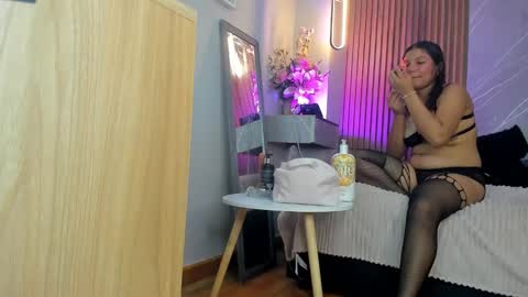 Snapshot of emma__rose1 chatting on 09-15-25, 02:00 emma__rose1 online show from 09-15-25, 02:00