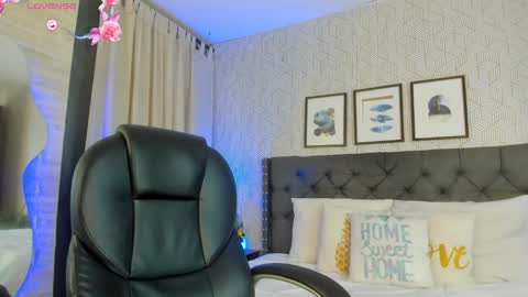 Emma online show from 03-10-25, 01:21