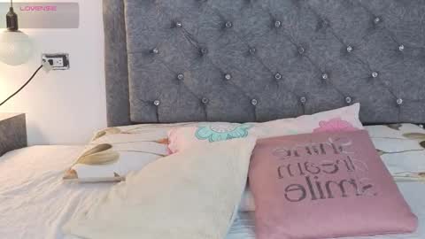 Snapshot of emma_blake__ chatting on 12-16-25, 05:45 Emma online show from 12-16-25, 05:45