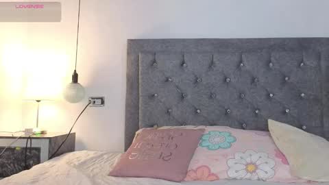 Snapshot of emma_blake__ chatting on 12-17-25, 02:39 Emma online show from 12-17-25, 02:39