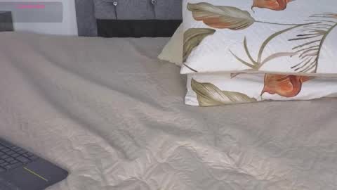 Snapshot of emma_blake__ chatting on 12-18-25, 04:29 Emma online show from 12-18-25, 04:29