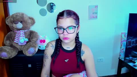 Snapshot of emma_boo_ chatting on 04-12-26, 04:23 emma_boo_ online show from 04-12-26, 04:23