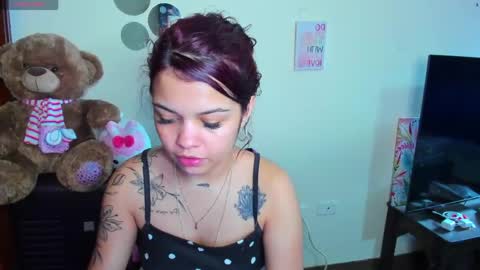Snapshot of emma_boo_ chatting on 04-15-26, 05:53 emma_boo_ online show from 04-15-26, 05:53